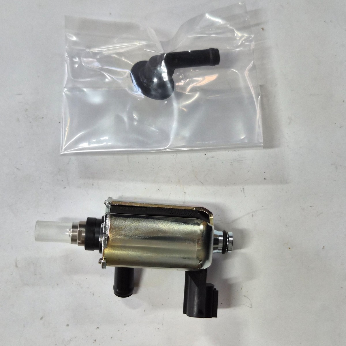 SUZUKI #15710-33G01 FUEL INJECTOR ASSY,V125G/ADDRESS125 | eBay
