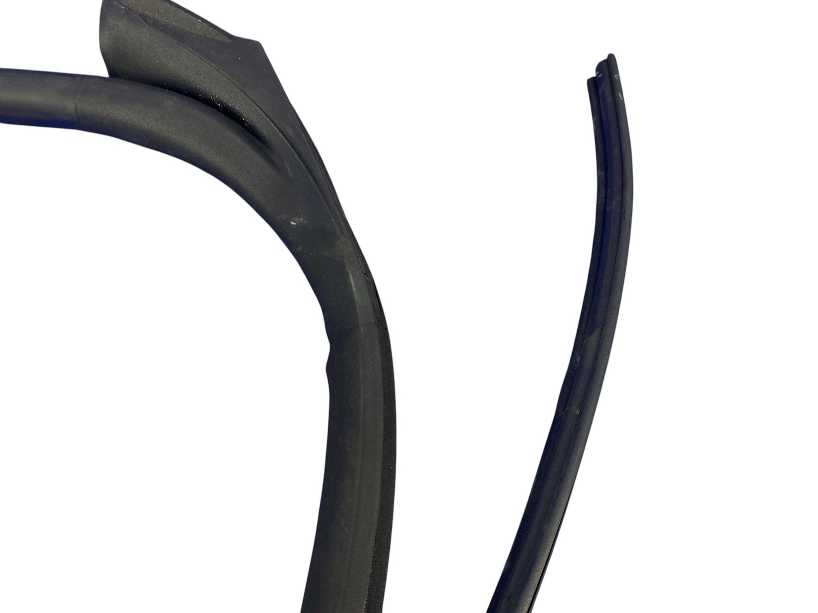 2017-2023 AUDI R8 FRONT LEFT DOOR WEATHER STRIP SEAL 4S7831707 OEM
