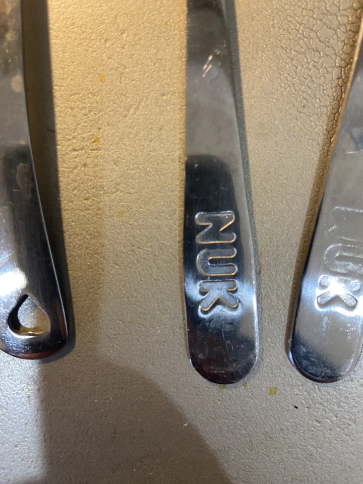 11 piezas. LOTE DE CUCHARAS NUK (2) cubiertos y (4) cucharas Munchkin Foto 2 de 4