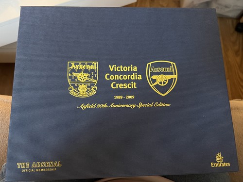 Official Arsenal Membership Pack 2008/2009 -- Become Legends -- COMPLETE - Picture 3 of 15