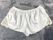 Women's Satin Sleep Shorts M Ivory Lace Heart Trim Elastic Waist Pajama Lounge
