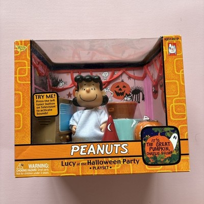 PEANUTS MEMORY LANE LUCY AT THE HALLOWEEN PARTY PLAYSET Great