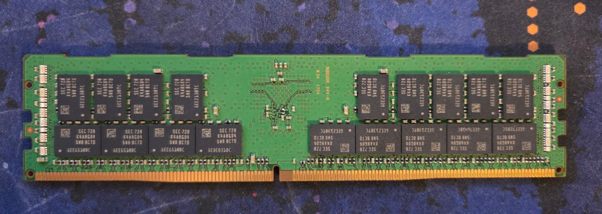 Samsung M393A4K40BB2-CTD6Q　4枚まとめて販売 M393A4K40BB2-CTD6Q SAMSUNG 32GB 1x32GB 2RX4 PC4-2666V DDR4 SERVER