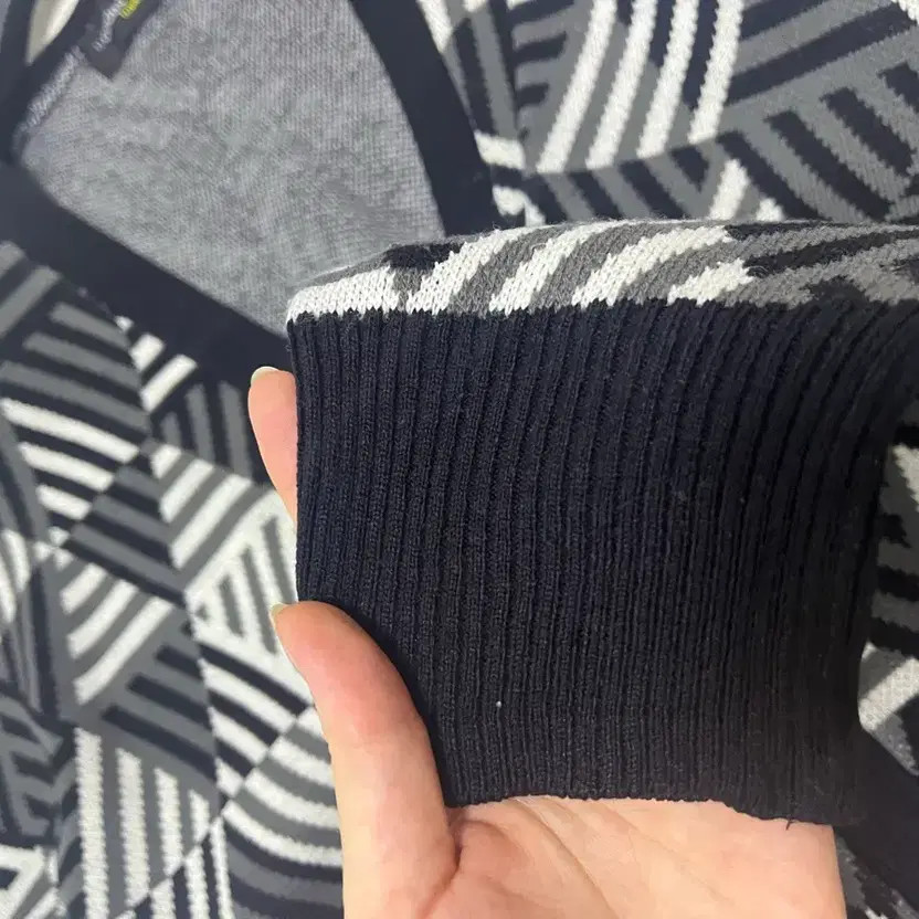 Codes Combine Geometric Pattern Cardigan - Black/… - image 1