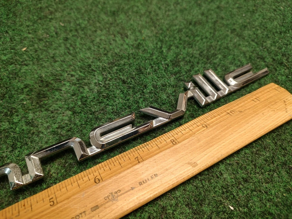 00 01 02 03 04 PONTIAC BONNEVILLE TAPA TRASERA EMBLEMA LOGOTIPO INSIGNIA SÍMBOLO FABRICANTE DE EQUIPOS ORIGINALES USADO 3S5 Foto 3 de 4