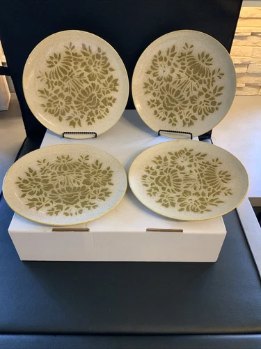 Lot of 4 Damask by Red Wing Pottery Dinner Plates #200