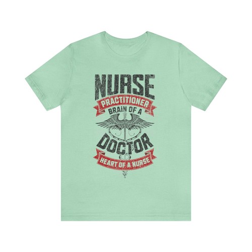 Krankenschwester Praktiker T-Shirt - Gehirn eines Arztes, Herz einer Krankenschwester, medizinisches T-Shirt