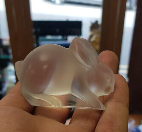 Lapin sur soldes pied en cristal opalescence Lalique 1998. Boite dorigine LJ39