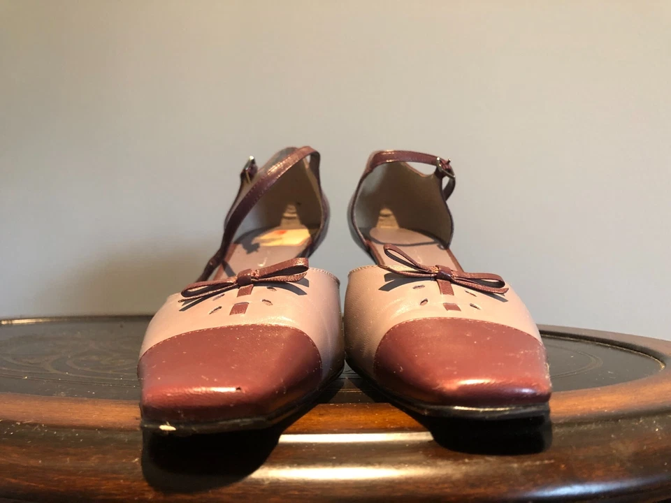 Vintage woman's cream and brown color shoes. Brand Bandolino, size 8.5 - Image 3 of 4