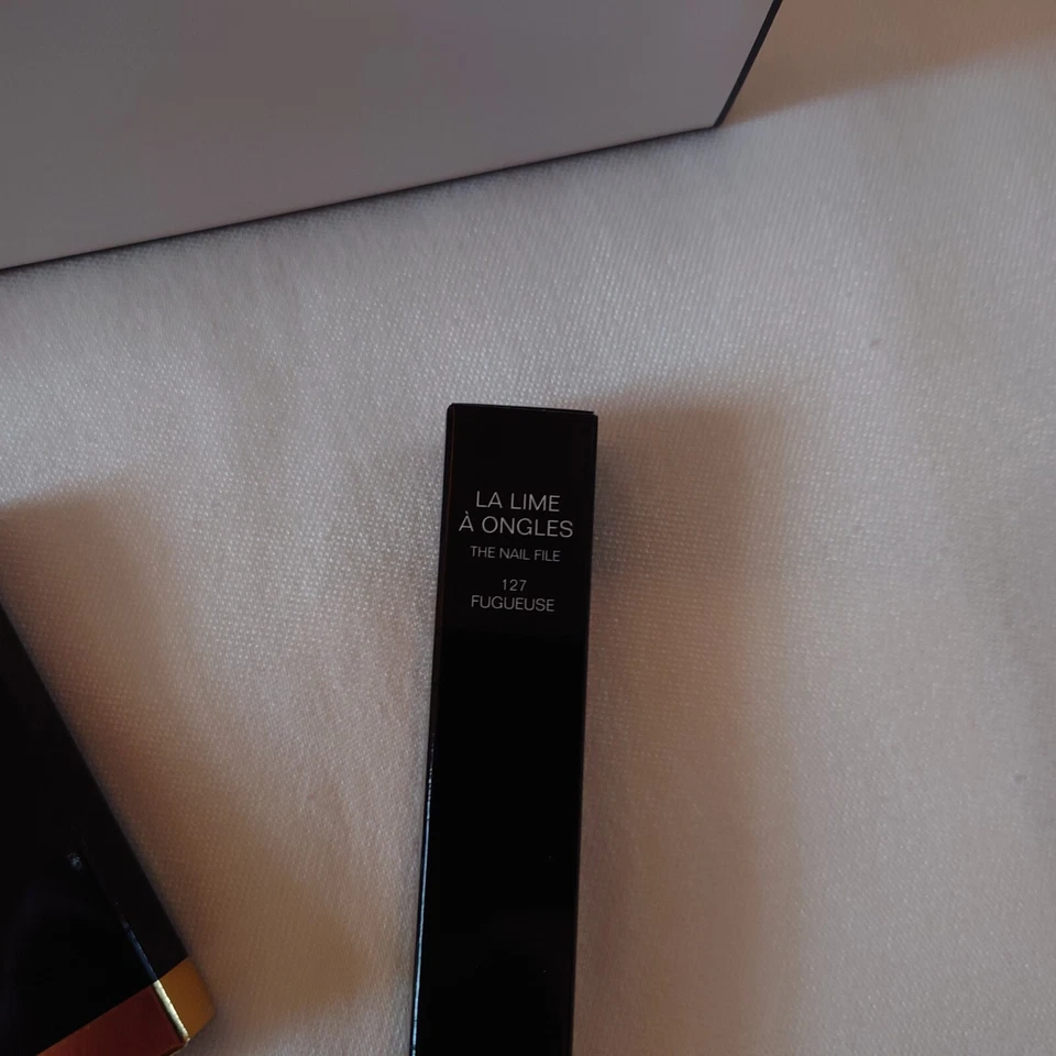 香奈儿 MIROIR 双脸镜 DUO + NAIL FILE (127 Fugueuse) — 第 3/4 张图片