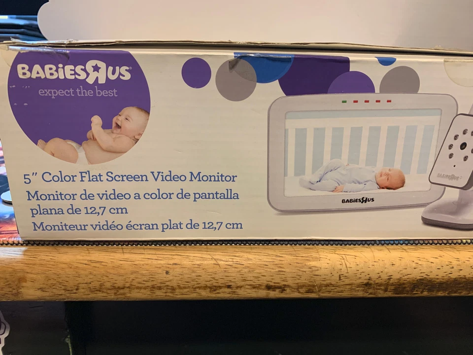 Monitor de video para bebé Babies R Us de 5 pulgadas con visión nocturna, color, pantalla plana Foto 2 de 4