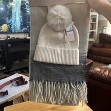 VINCE CAMUTO Faux Fur Pom Knit Beanie One Size New in Gift Box Pick Color