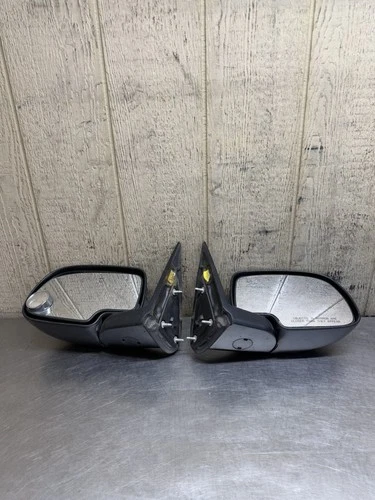 2003-2006 GM Sierra Silverado Tahoe Yukon Manual Side View Mirror Pair Set