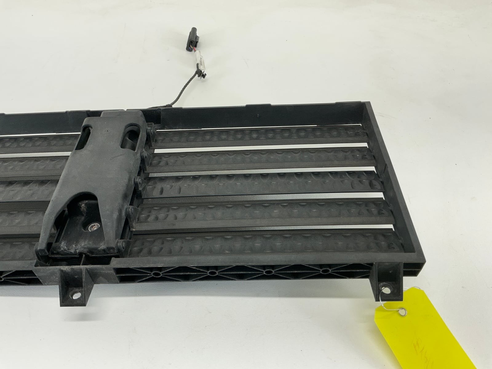 17-20 Maserati Levante Radiator Air Duct Grille Grill Air Shutter W/ Motor OEM