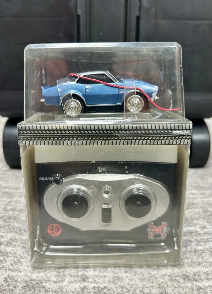 ZipZaps XMODS MICRO RC 1967 CHEVY CAMARO BLUE Radio Shack Zip Zaps 1:64 100 mph - Image 2 of 4
