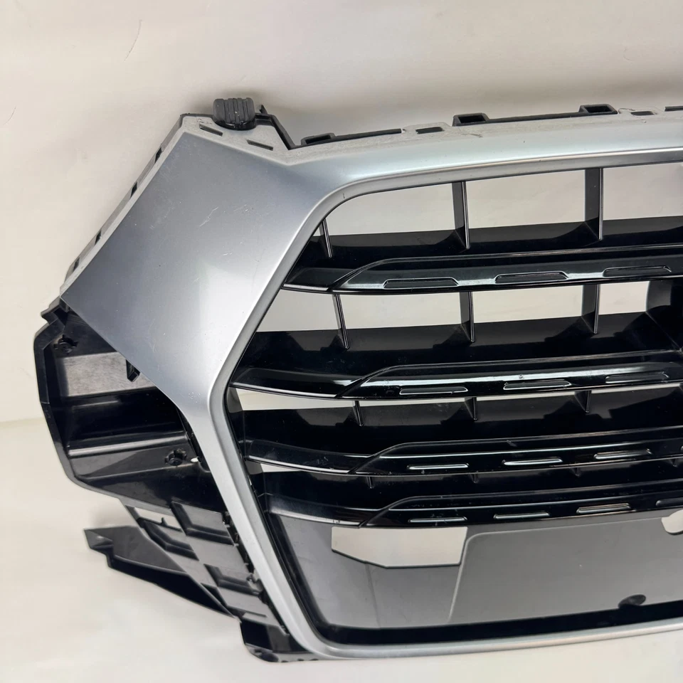 Conjunto de parrilla delantera negro brillante y plateado para Audi Q3 2016 OEM 8U0853651PT94 Foto 3 de 4