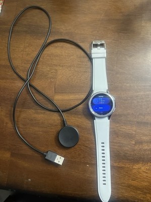 Samsung Galaxy Watch4 (Aluminum)   Silver, White Silicone Band, Activity Tracki 