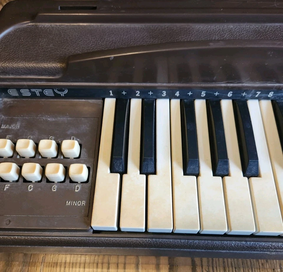 Teclado de órgano eléctrico Estey vintage modelo #1020 marrón hecho en EE. UU. Foto 4 de 4
