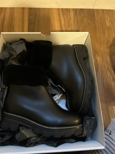 la canadienne boots Size 5 Fur Top Msrp 580$ - Picture 5 of 7