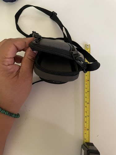 Case Logic Small Black Cloth Padded Camera Case W/Shoulder Strap - Picture 2 of 3