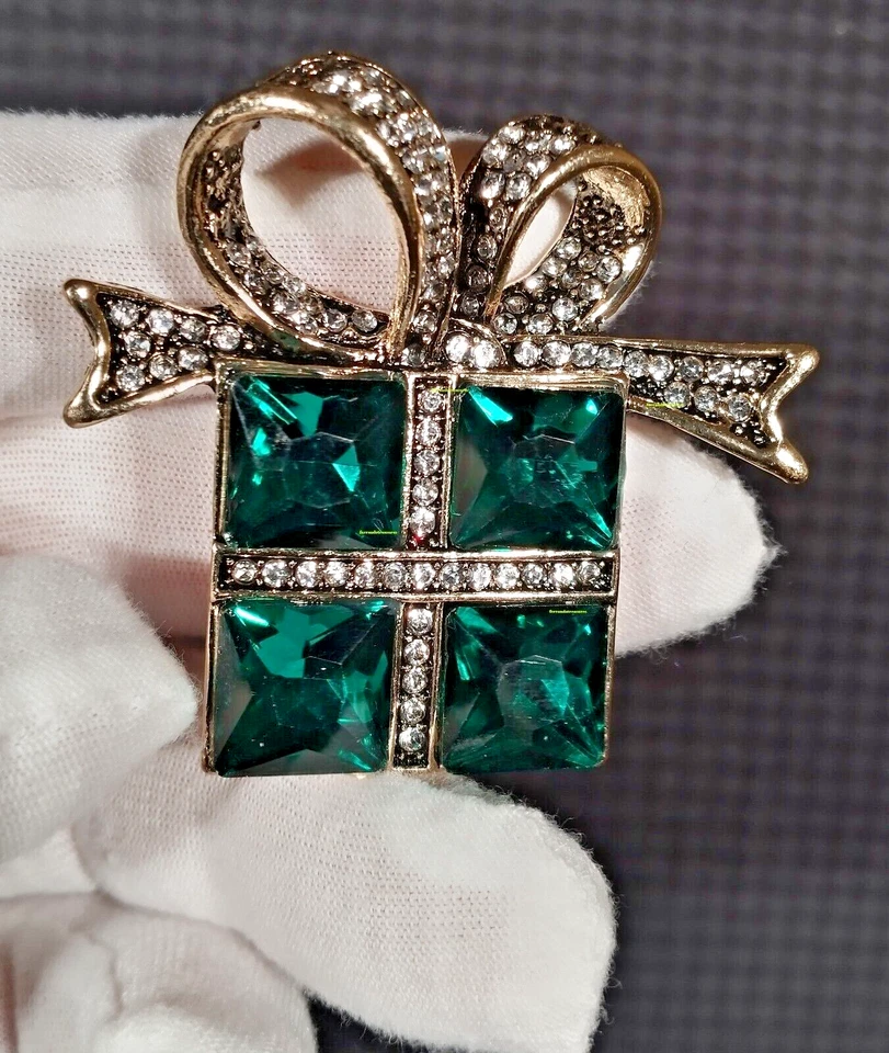 Caja de regalo vintage broche con moño verde estrás cristal y bolsa dorada Foto 3 de 4