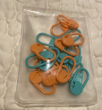 Clover Locking Stitch Markers 20 Count Color Orange and Aqua
