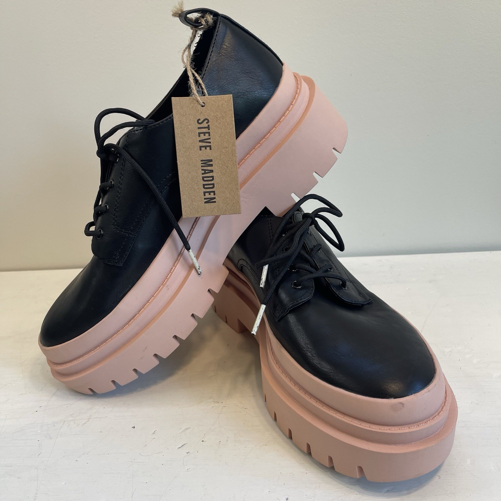 SAOLA Top donna Steve Madden nuovo con etichette tacco grosso plateau nero suola rosa stringato taglia 9M