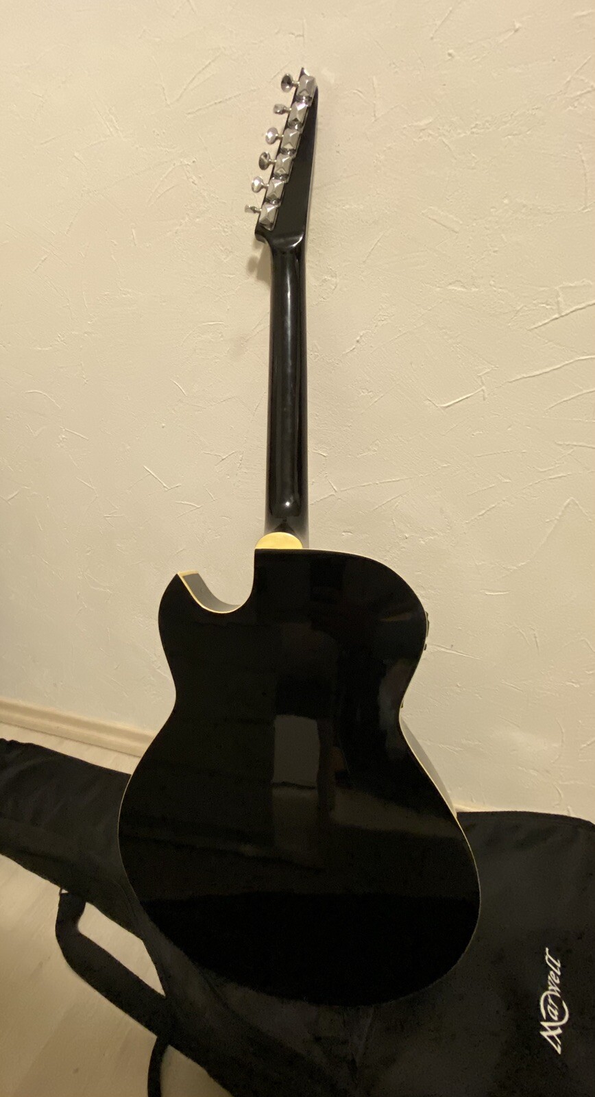 Marwell Westerngitarre Vesta schwarz, mit Cut, EQ, D`ADDARIO Saiten und