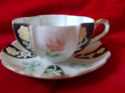 Vintage Merit TeaCup & Saucer 22 KT Made in Occupied Japan Hand Painted China - Picture 2 of 6