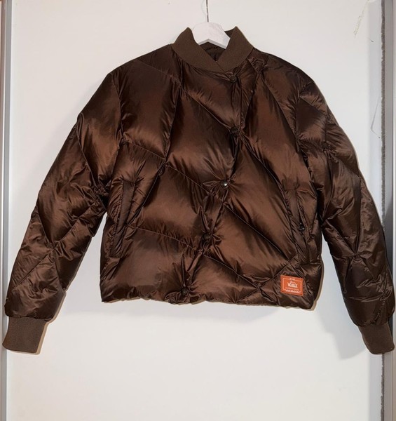 Woolrich x Danielle Cathari Bomberjacke - Designer mit schrägen Knöpfen