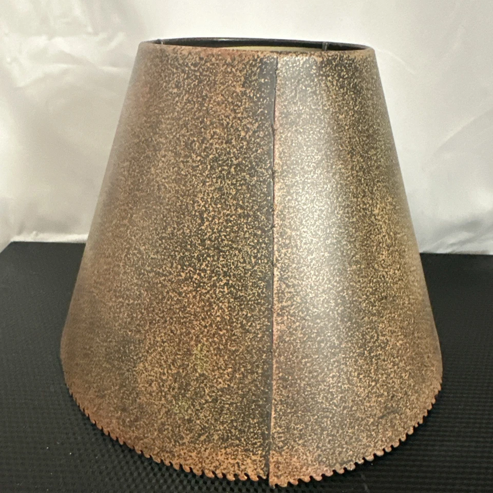 Pantalla de corte de lobo madera dibujada con tinta marrón metal y plástico cabaña rústica vintage Foto 4 de 4