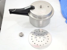 Vintage MIRRO-MATIC 4 QT Pressure Cooker Canner M-0594-10 