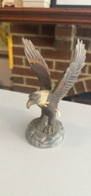 Royal Heritage Collection THE AMERICAN EAGLE Porcelain Sculpture (Taiwan)  6''