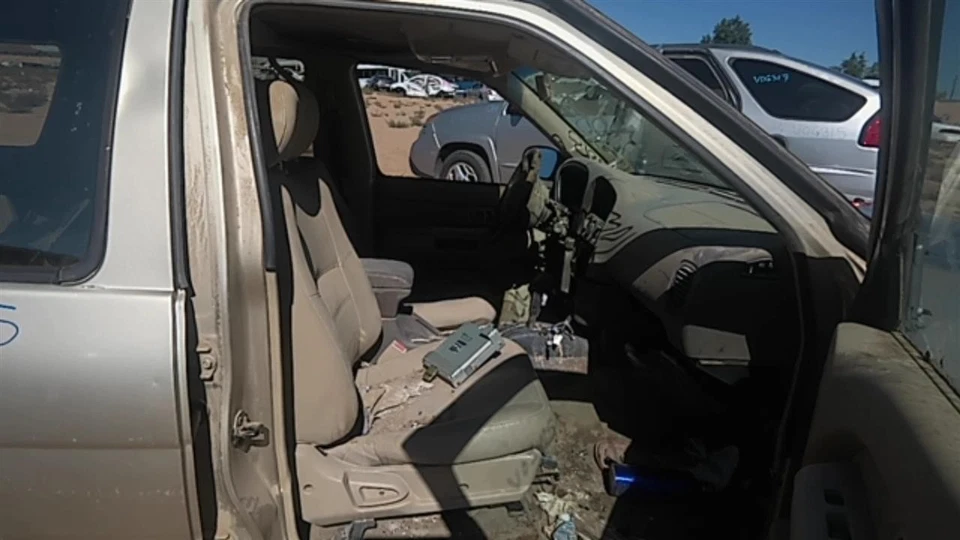 Used Front Left Door Window Regulator Front fits: 1999 Nissan Pathfinder electri - Image 3 of 4