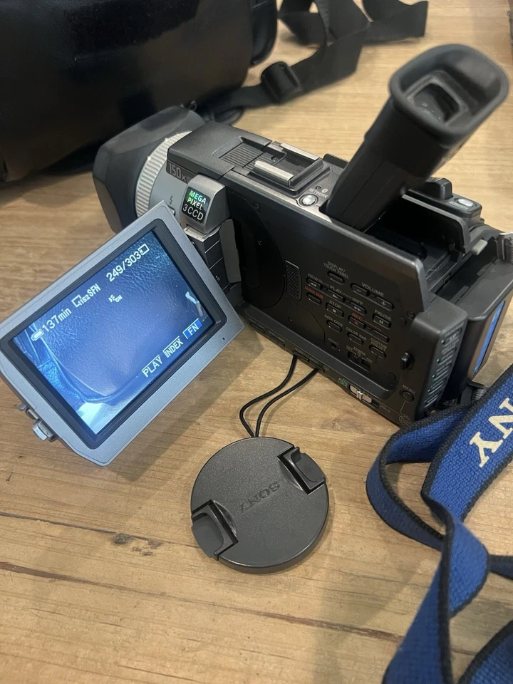 SONY HANDYCAM DCR-TRV950 MINI DV CAMCORDER W/NIGHTSHOT AC+BATT TESTED WORKS - Image 2 of 4