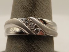 MANS 10K WHITE GOLD RING w 3 DIAMONDS - WEDDING BAND STYLE - SIZE 10.5