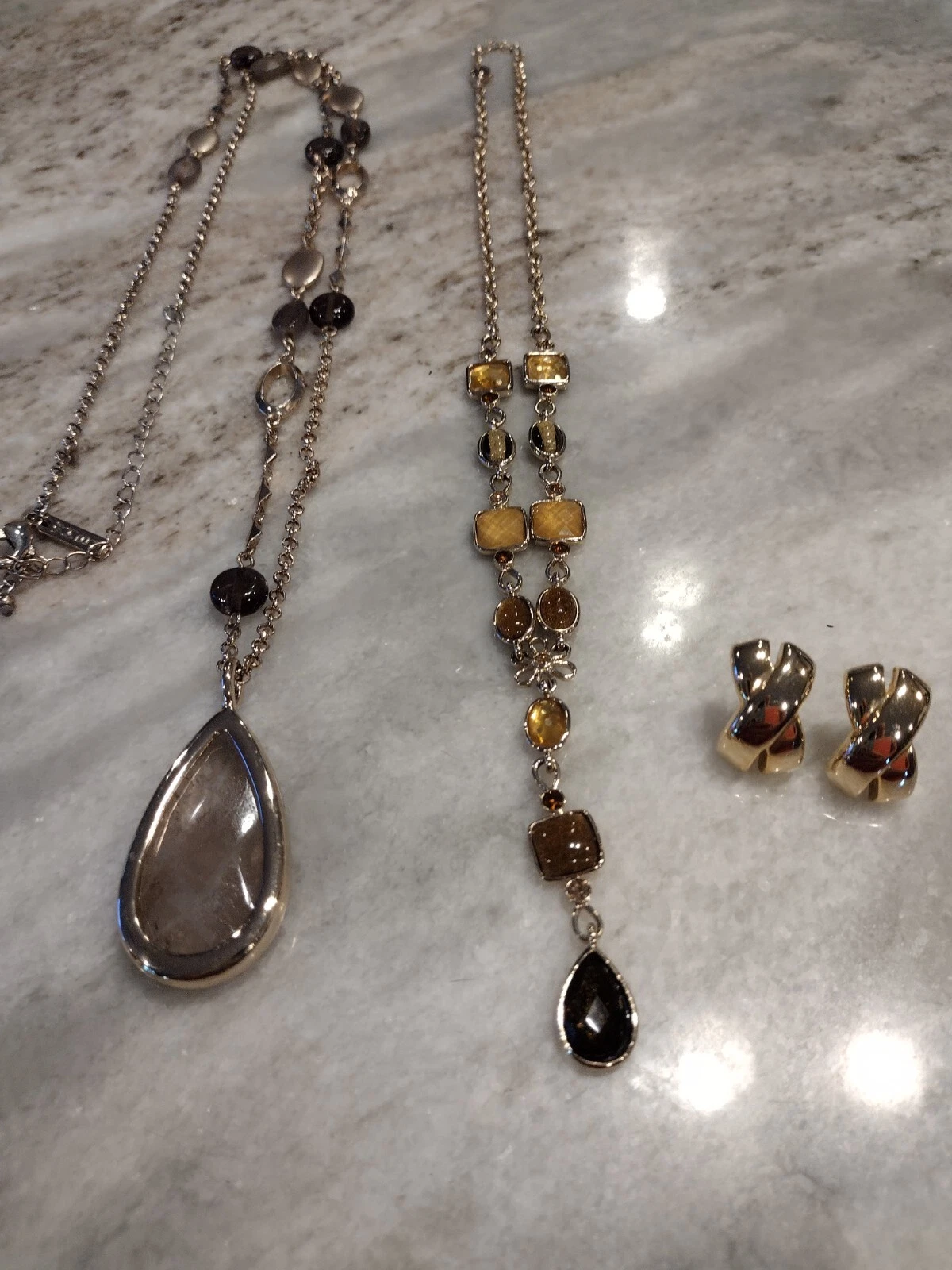 Lot bijoux pendentif WHBM, collier en Y sans marque, boucles d'oreilles X ton or style Dior