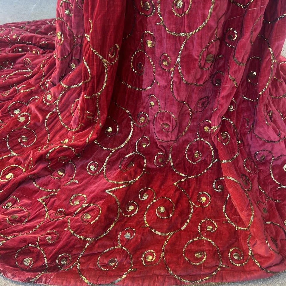 Vestido de trem antigo vitoriano de veludo vermelho da década de 1860 bordado de metal dourado vestido de palco - Imagem 4 de 4