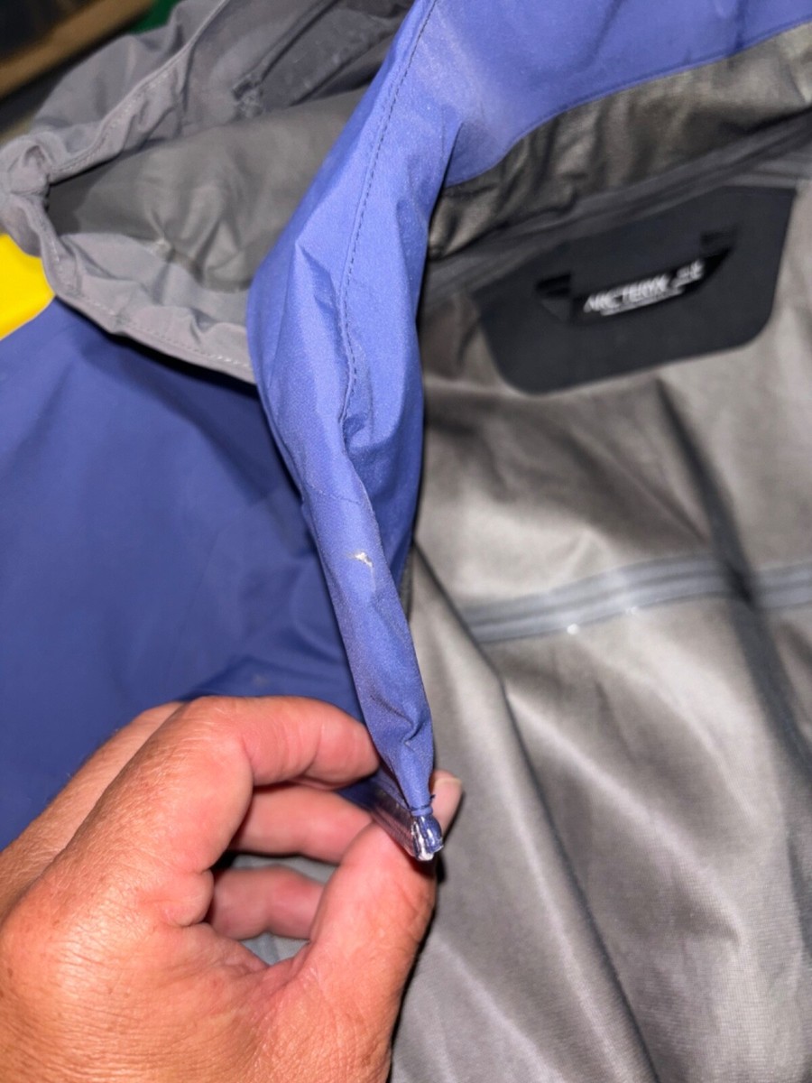 Arc'Teryx A2B Commuter Hardshell Waterproof Rain Jacket Arc'Teryx A2B Commuter Hardshell Waterproof Rain Jacket