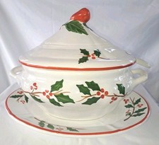 Sopa navideña vintage Lillian Venon Holly con plato a juego
