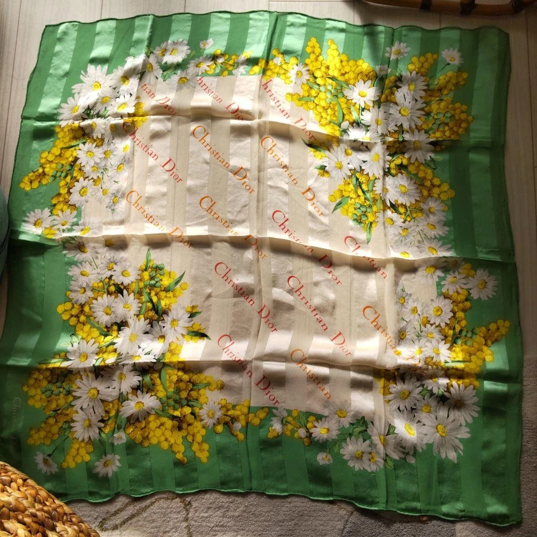 Grande écharpe Christian Dior 100% soie couture 85 cm x 80 cm