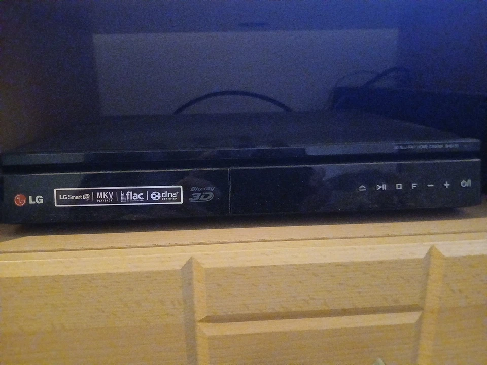 LG Blu Ray Player mit Dolby Surround Anlage 3D Fähig - Bild 1 von 1