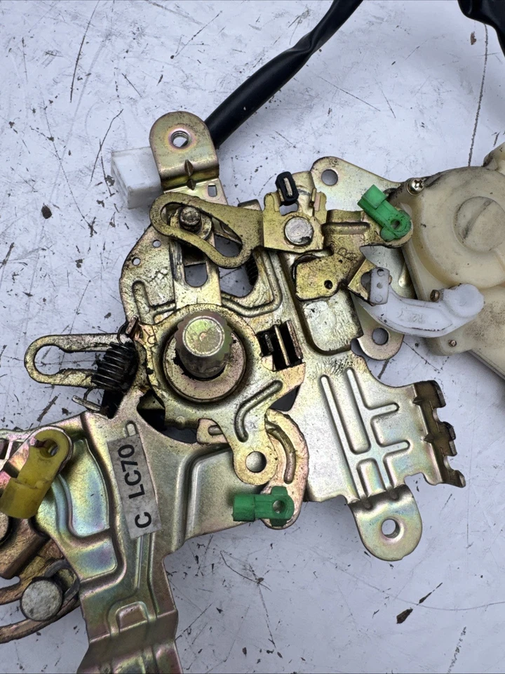 Mazda MPV 2001 Motor Cierre Centralizado Usado, Original Trasero Derecho Usado B374-13 Foto 4 de 4