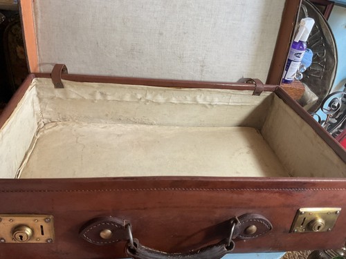 Antique Leather Suit Case ,well Used Condition,lots Of Character,check Wear. - Picture 24 of 24