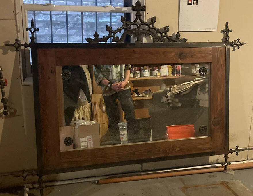 espejo de pared grande de inspiración gótica/medieval Foto 3 de 3