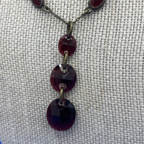 Collana di perle in plastica sfaccettata rossa stile vintage catena tono ottone ciondolo goccia - Foto 2 di 9