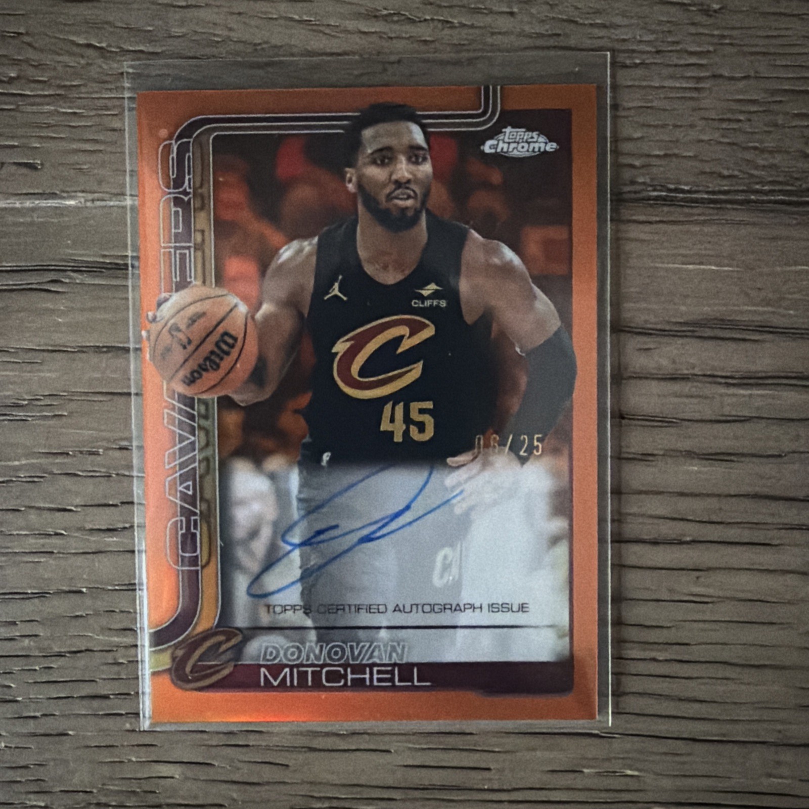 2025-26 Topps Chrome - Autographs Donovan Mitchell #TCA-DM Orange Refractor /25