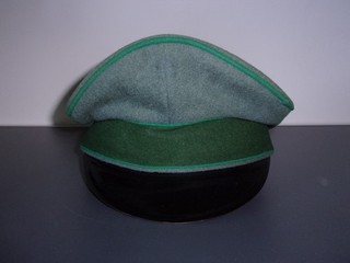 Alte Schirmmütze Polizei inaktuell Jahrgang?