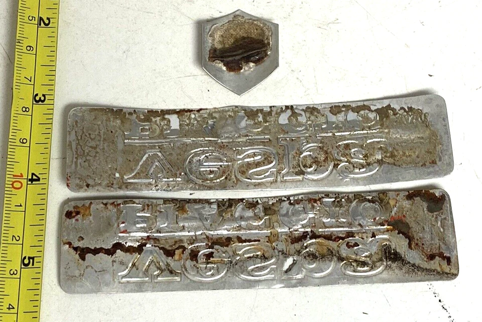 ORIGINAL VESPA PIAGGIO EMBLEM SET,BADGE,TANK,LH,RH,ALUMINUM,FORK,FRONT,79?80?3PC - Image 3 of 3