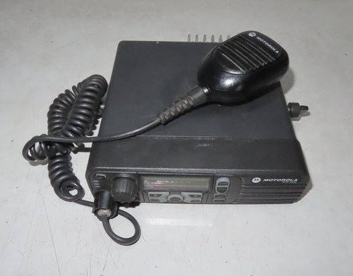 Motorola XPR 4550 UHF RADIO, AAM27QNH9LA1AN W/ MIC RMN5052A